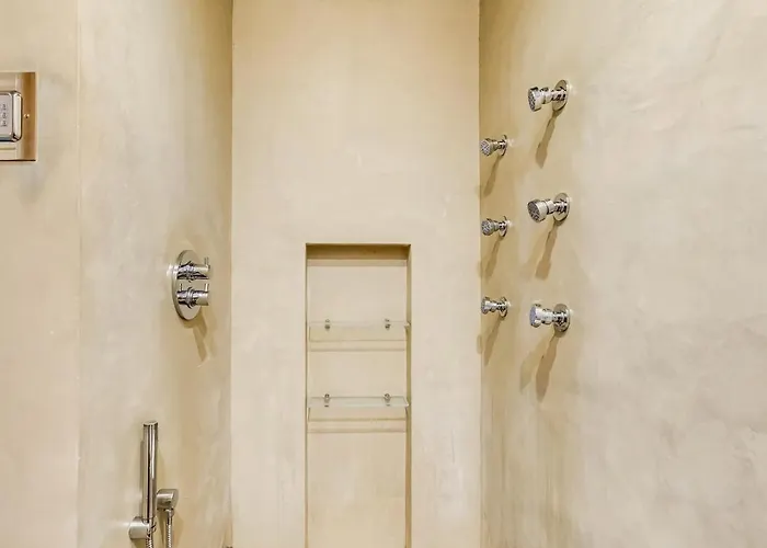 Via Condotti Private Apartment