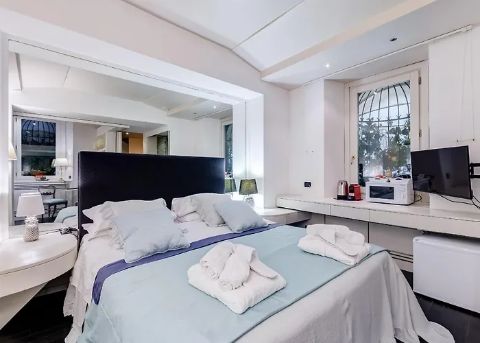 Via Condotti Private Apartment
